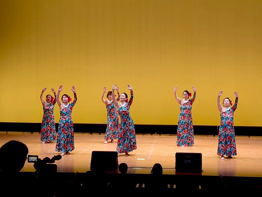LINO_voice's tweet photo. 6.レアレアフラ
瀬谷で活動する中で何度もご一緒した団体。
優雅で美しいフラダンスの動きはとても温かい心が伝わってきて、見ているこちらも幸せな気持ちになりました。
年齢も様々でどの世代からでも興味もつ人居そうですね♪
ありがとうございます。 https://t.co/P0AuHXfAo6