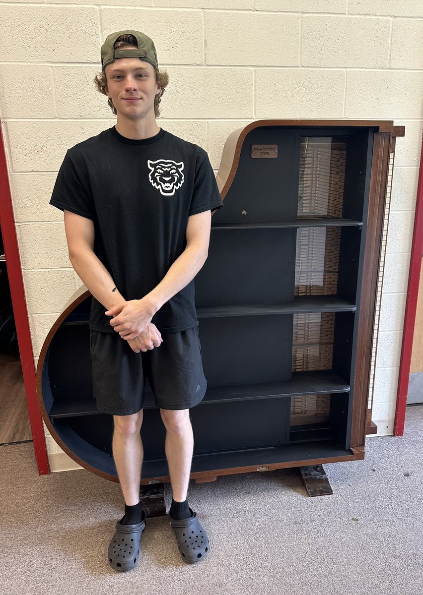 WilliamsonHS1's tweet photo. Student highlight:  Finn Sutton!  Finn built this beautiful shelving unit from an old grand piano based on Mr. Tyler’s vision.  Tyler and Finn have been working on this all year.  Outstanding work Finn! https://t.co/KGWbKEf08T