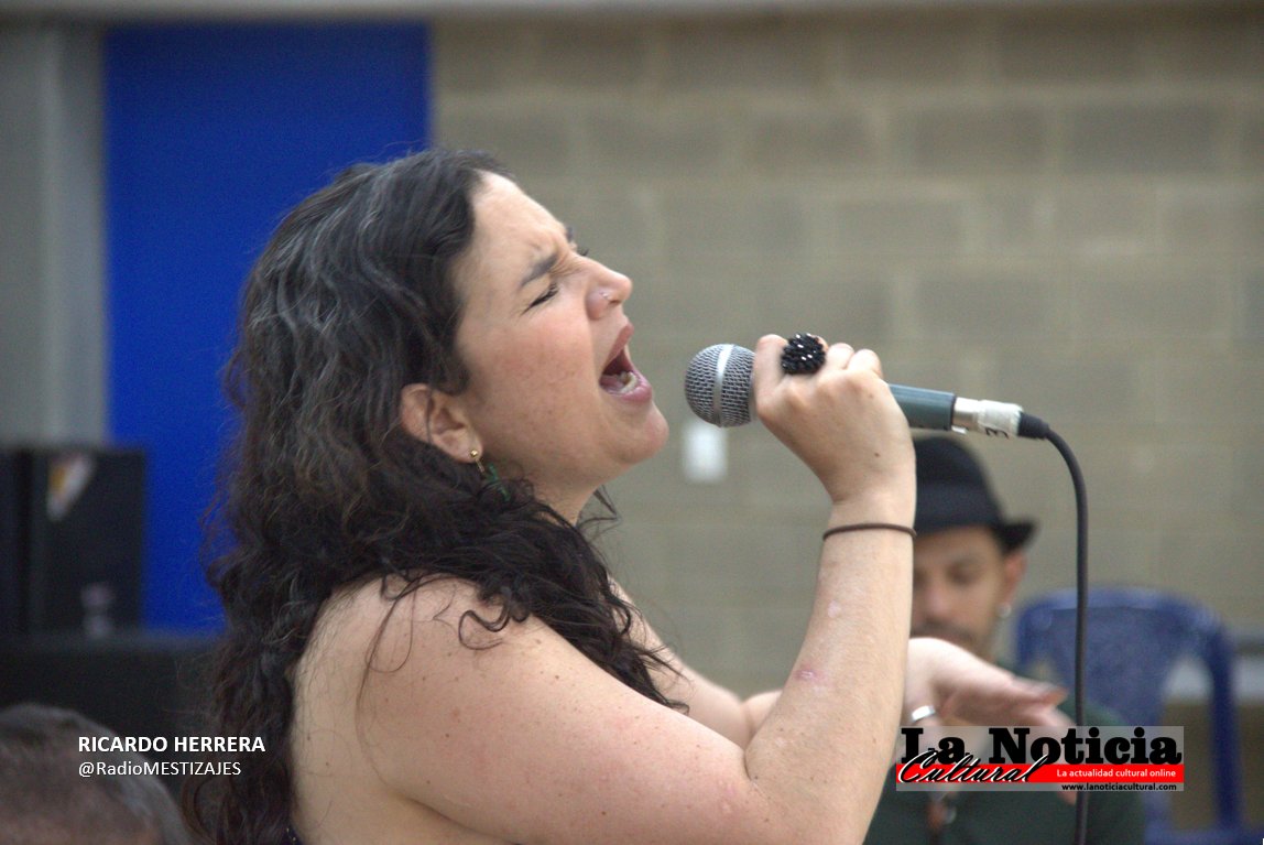 Ella es Carolina Muñoz, durante su magnífica presentación en el 51° Festival Mono Núñez 2025 <a href="/FestivalMono/">Festival Mono Nuñez</a> 

#mestizajes