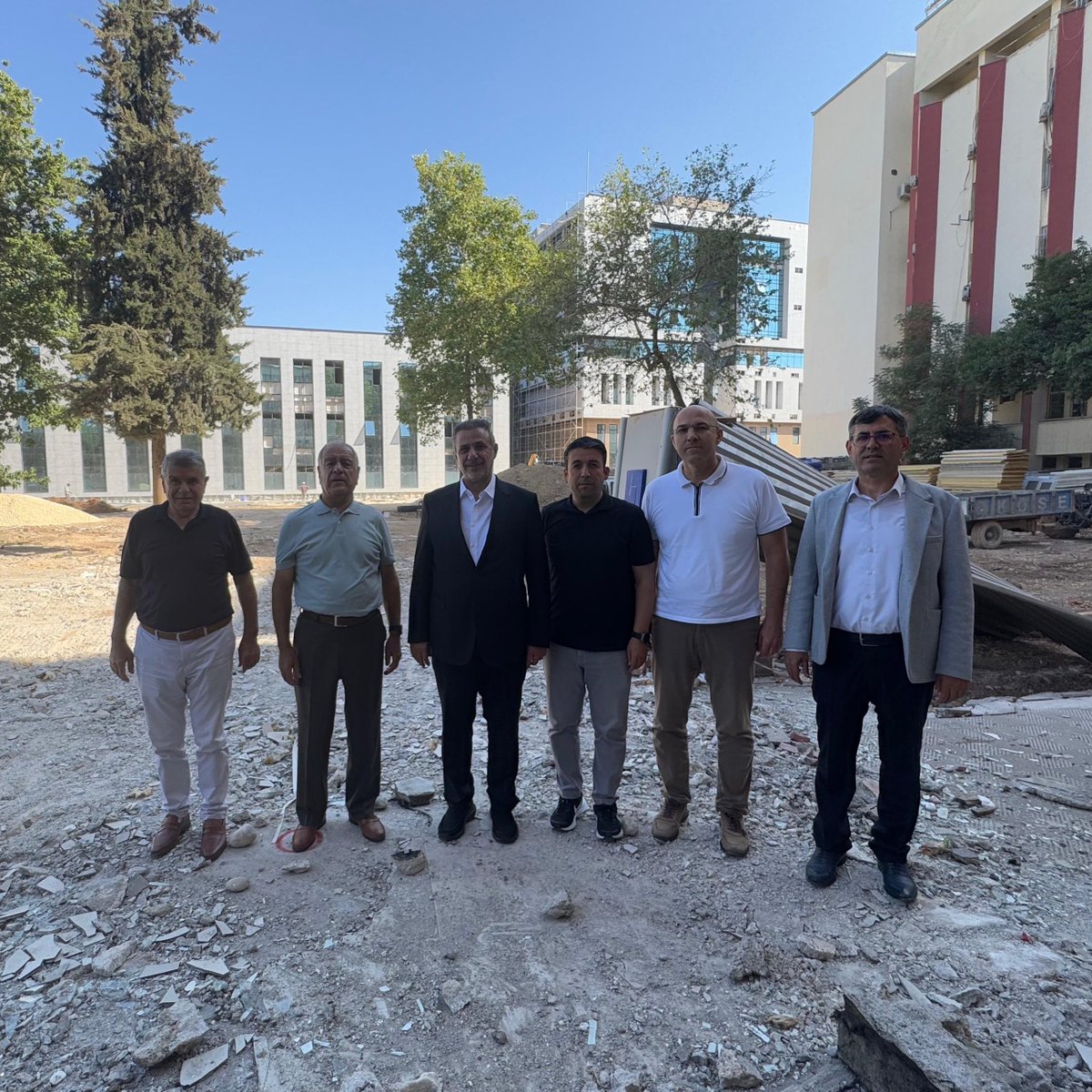 📍ŞEHİTKAMİL  

Başhekim M. Emin Türk ve hastane müdürlerimizle, 25 Aralık Devlet Hastanesinin yeni bina inşaatında incelemelerde bulunduk. Devam eden çalışmalar hakkında detaylı bilgi alarak sürecin ilerleyişini yerinde gözlemledik.  

Sağlık hizmetlerinin daha modern ve