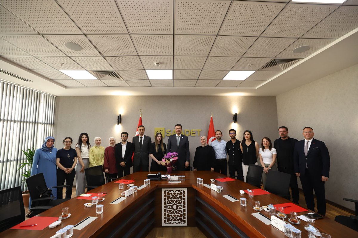 musa (@romaneskbiri) on Twitter photo Saadet Partisi Genel Başkanı Sayın <a href="/mahmutarikansp/">Mahmut Arıkan</a>'a biz öğretmenleri misafir ettiği için teşekkür ediyoruz. Dertlerimizi ve çözüm önerilerimizi kendileriyle paylaştık. Saadet Partisi Genel Başkanı Sayın <a href="/mahmutarikansp/">Mahmut Arıkan</a>'a biz öğretmenleri misafir ettiği için teşekkür ediyoruz. Dertlerimizi ve çözüm önerilerimizi kendileriyle paylaştık.