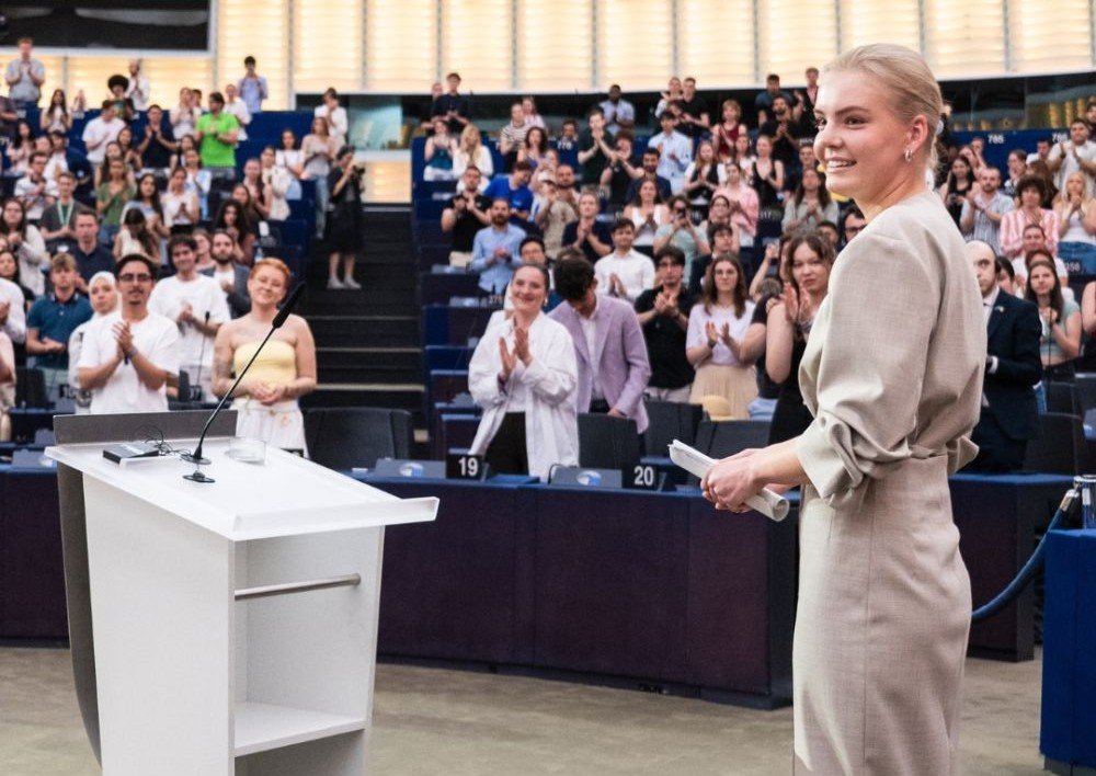 Через виступ доньки Навального українська делегація покинула Європейський молодіжний форум
⬇️
novynarnia.com/2025/06/16/che…