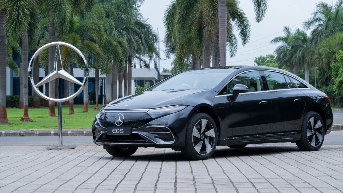MercedesBenzInd's tweet photo. Introducing the Mercedes-Benz EQS “Celebration Edition”, Limited to 50 Units. This is for you!
#DefiningElectric #EQS #CelebrationEdition #MercedesBenzIndia
Disclaimer: Accessories, colors and fitments shown may not be part of standard specification. Please read the brochure. https://t.co/HB3UhUKGRG