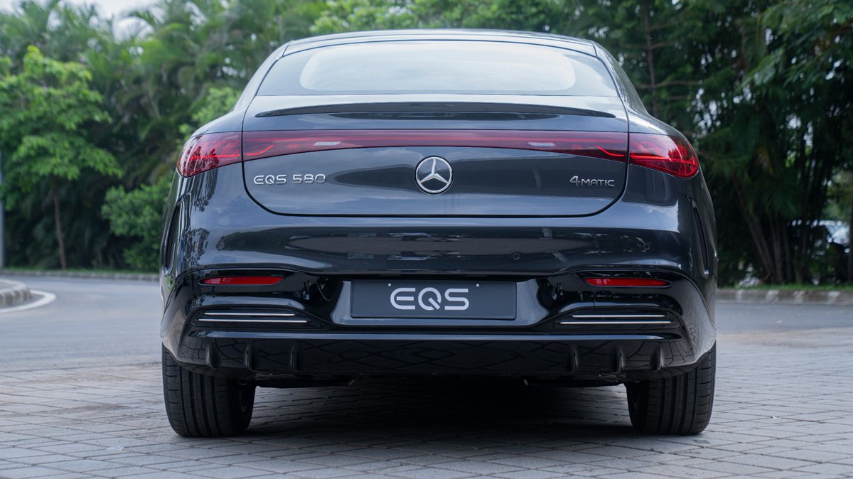 MercedesBenzInd's tweet photo. Introducing the Mercedes-Benz EQS “Celebration Edition”, Limited to 50 Units. This is for you!
#DefiningElectric #EQS #CelebrationEdition #MercedesBenzIndia
Disclaimer: Accessories, colors and fitments shown may not be part of standard specification. Please read the brochure. https://t.co/HB3UhUKGRG