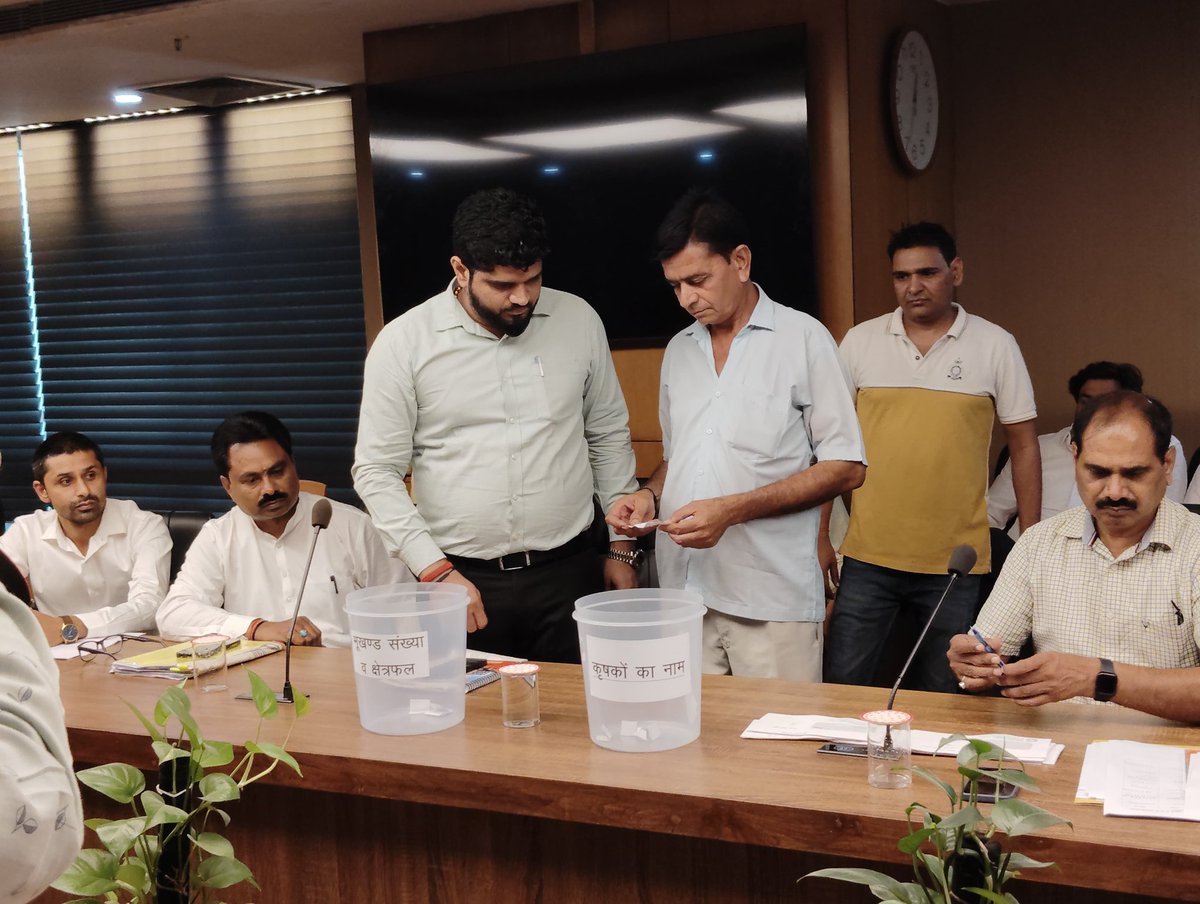 ग्रेटर नोएडा प्राधिकरण में ग्राम सिरसा के किसान कोटे के भूखण्ड के ड्रा में माननीय विधायक श्री <a href="/DhirendraGBN/">Dhirendra Singh</a> के आदेश पर शामिल हुआ।
 भाजपा जिला अध्यक्ष <a href="/iabhishek4bjp/">Abhishek Sharma</a> जी प्राधिकरण के अपर मुख्य कार्यपालक अधिकारी श्री सुनील सिंह जी (IAS), किसने की वर्षों पुरानी मांग पूरी हुई