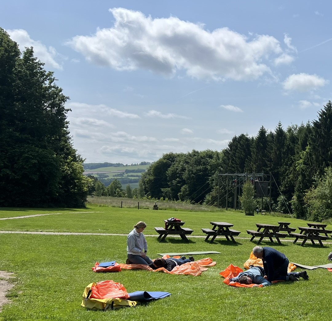 Congratulations to the team of 10 who passed their <a href="/ITCFirst_/">ITC First</a>  Outdoor First Aid qualification last week. Future course dates at thornbridgeoutdoors.co.uk/first-aid/outd… - book soon! #firstaidtraining