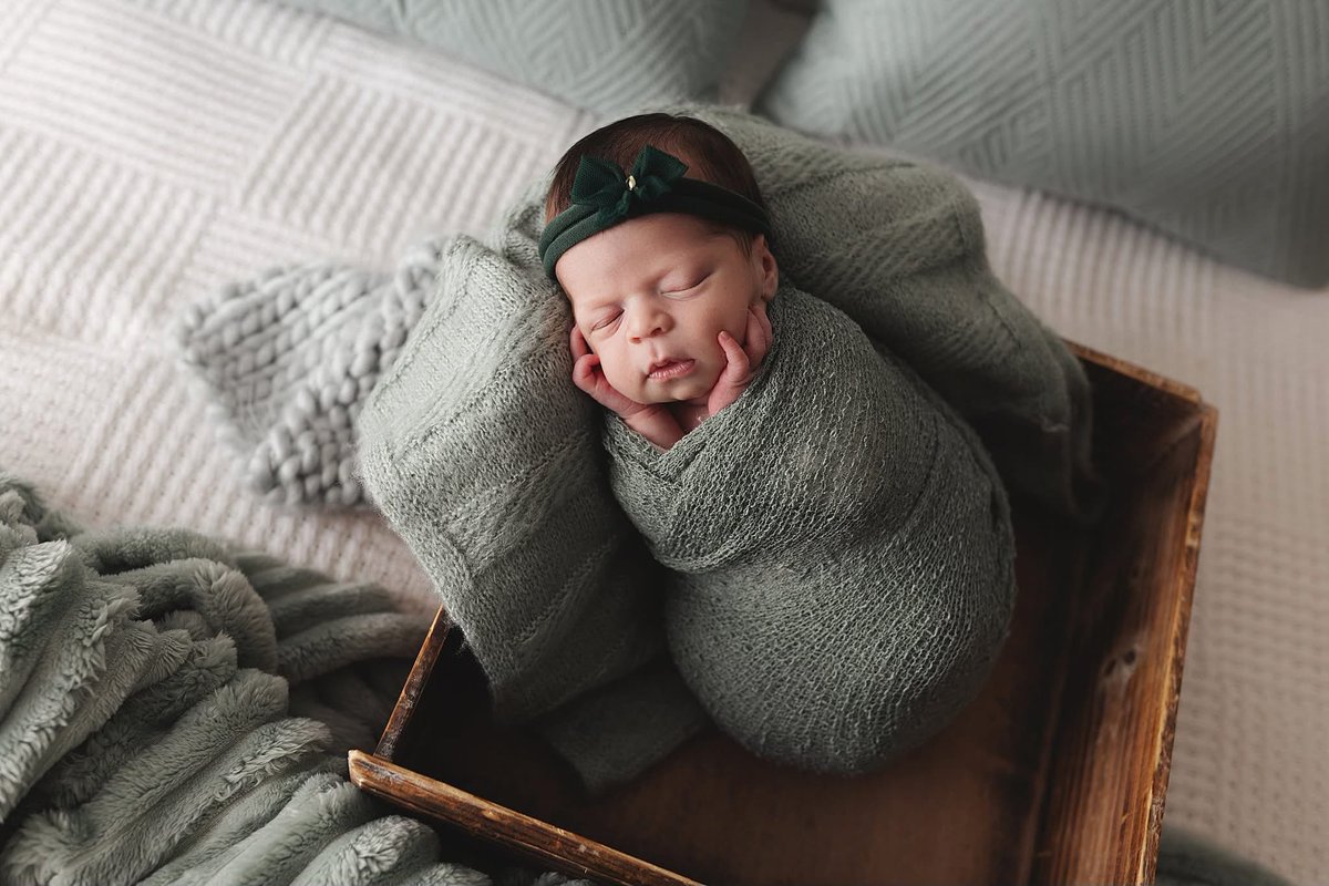 fayephotography's tweet photo. Obsessed with her ❤️❤️❤️ #capetownnewbornphotography #newbornphotography #newbornphotographer  #newborn #newbornwrapping  #capetownphotographer #cakesmash  #newbornwrapping  #capetownphotographer #baby #pregnant https://t.co/6HWRazX5ps