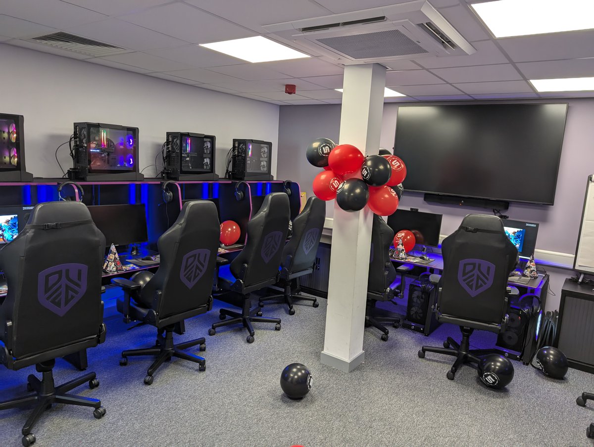 DurhamEsports's tweet photo. Had a positively wonderful time with our 1st #riotplayclub to celebrate #5yearsofval !!!
A 5th anniversary Valorant quiz, G2 vs Paper Rex watch party, great games of Val and wonderful cupcakes!
A joy to host! See you at the next one!
🥳 @VALORANTukn @Kylie_Kendrick https://t.co/FvNPst1yHg