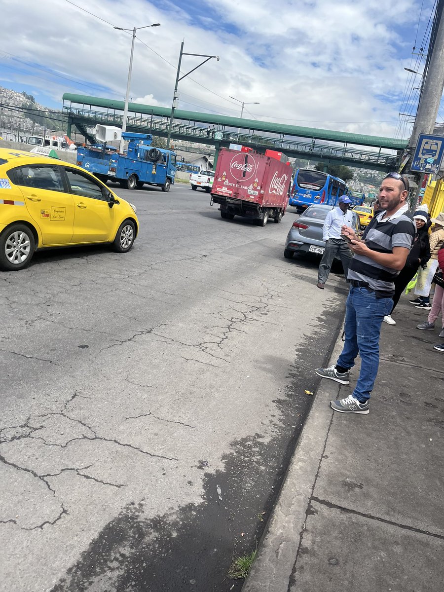 <a href="/AMT_Quito/">AMTQuito</a> <a href="/washo2627/">MBA. Washington Martínez Suasnavas</a> cuando harán algo con los taxis que se toman las paradas ? Ahora hasta tienen una señora que llama a los buses para que ocupen los buses. Y esto es todos los días. Las autoridades bien gracias. <a href="/TeodoroVega/">Franklin Teo Vega</a> <a href="/NoNegligencia/">Más allá de los cuentos</a> <a href="/ProducirOrganic/">Checa Produce</a>