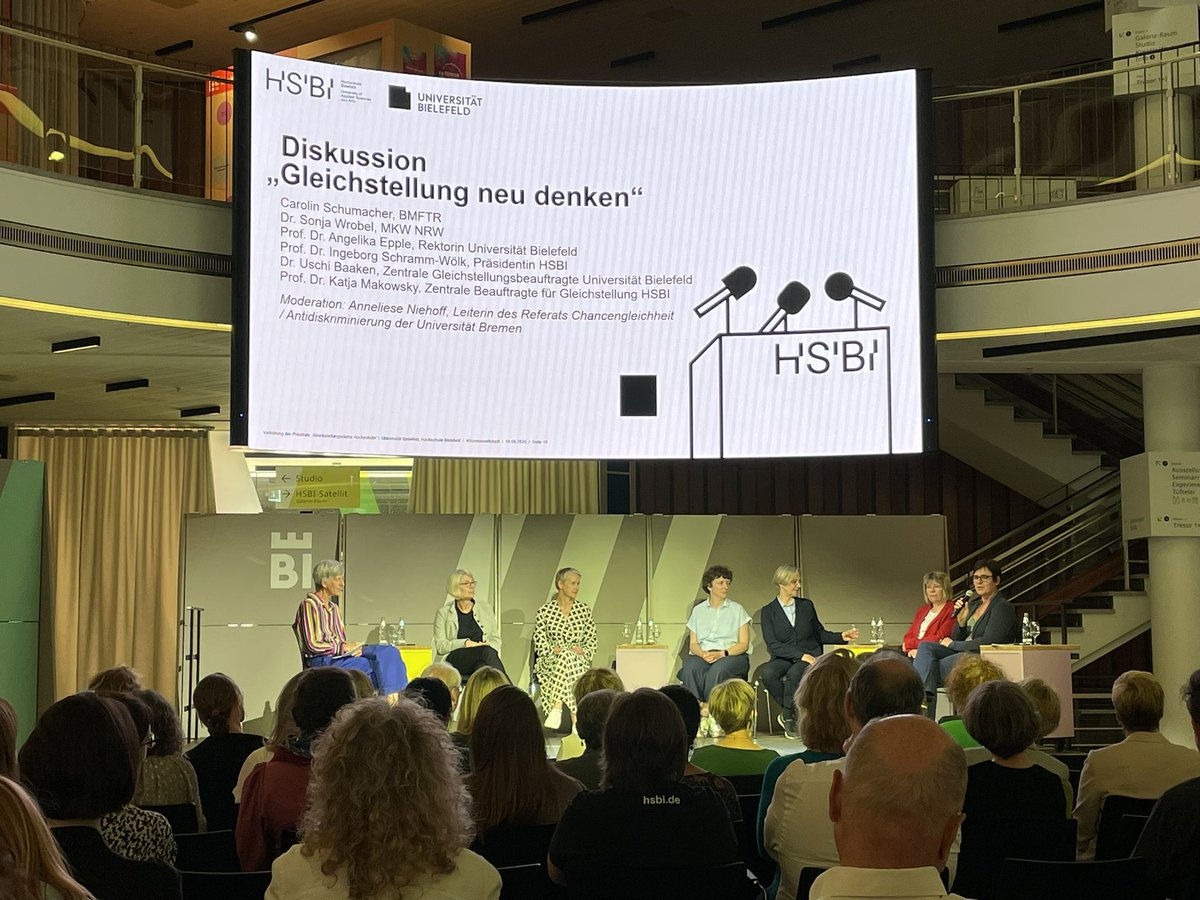 DerGugat's tweet image. Herzlichen Glückwunsch! „Prädikatsverleihung „Gleichstellungsstarke Hochschule“ an die Universität Bielefeld und die Hochschule Bielefeld“. Das muss gefeiert werden! 😊 
.
.
#Bielefeld #WasIchSoMache #Schnittchen