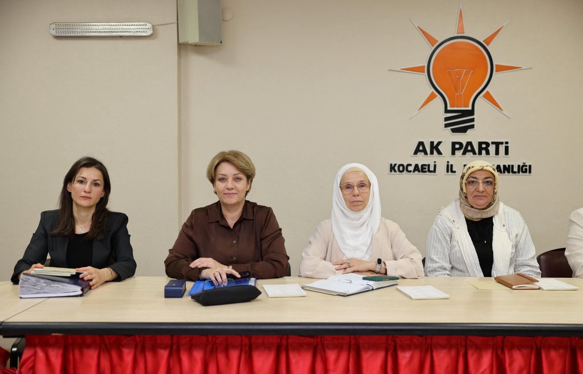 📍<a href="/Akparti/">AK Parti</a> #Kocaeli İl Başkanlığı 

İl ana kademe yürütme ve yönetim kurulu toplantılarımızı, il başkanımız Sayın <a href="/SahinTalus/">Dr.Şahin Talus</a> başkanlığında  gerçekleştirdik.
Hayırlı olsun.🌸
Birlik ve beraberlik içerisinde;
#DurmakYokYolaDevam 🇹🇷💐
#TürkiyeYüzyılı’nı kadın erkek omuz omuza hep