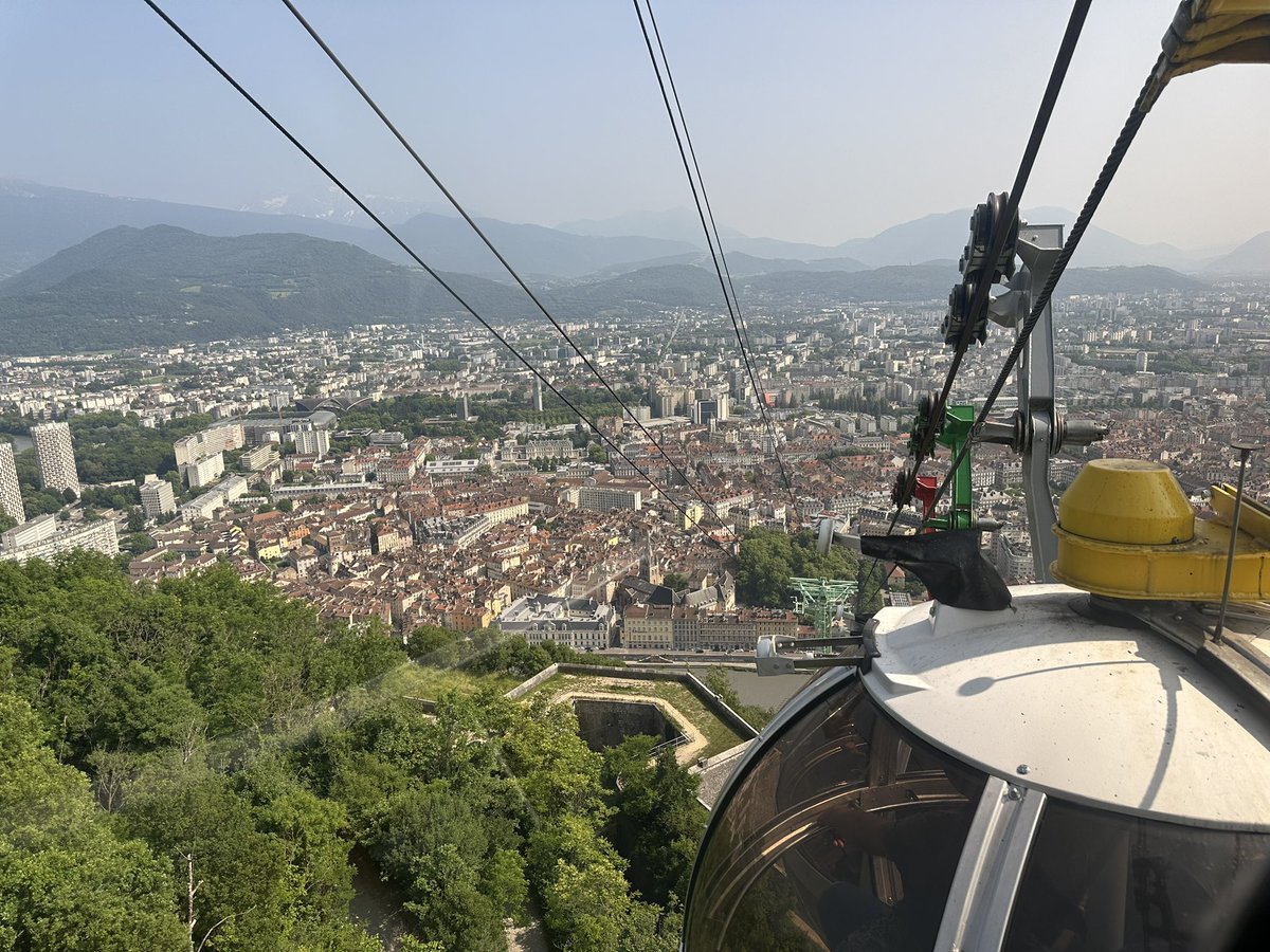 riverolavic's tweet photo. Espectacular @TeleBastille https://t.co/qSaCy0hvC2