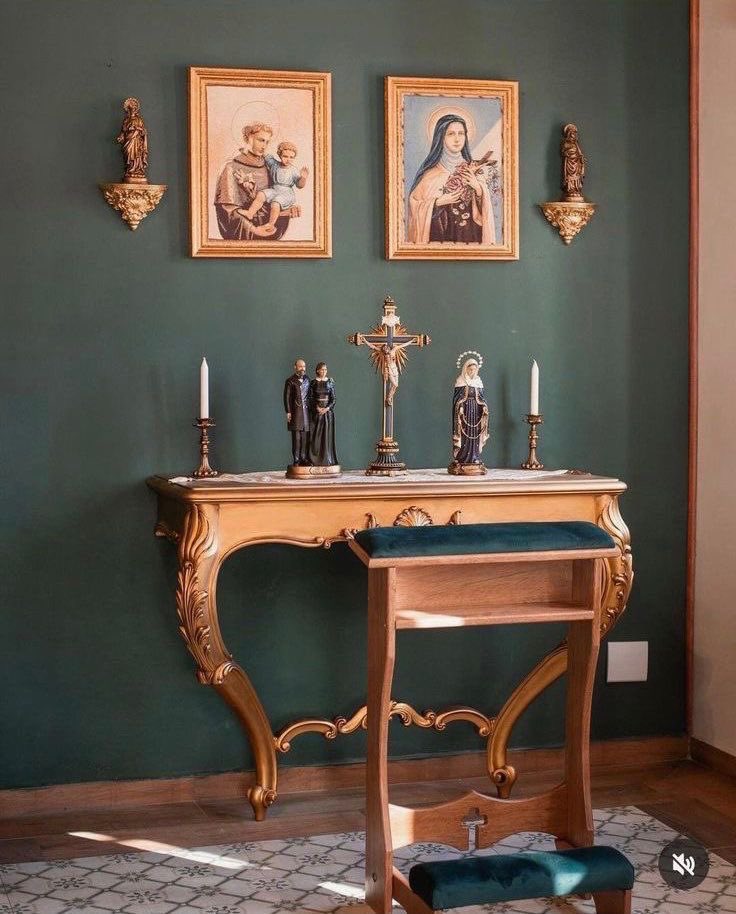 CoffinMedia's tweet photo. Every Catholic home should have:
— A Crucifix
— A Rosary
— Holy Water
— A Catechism
— Sacred images
Build a domestic church.
The battle is spiritual, equip your family accordingly. https://t.co/vcjHrPu99H
