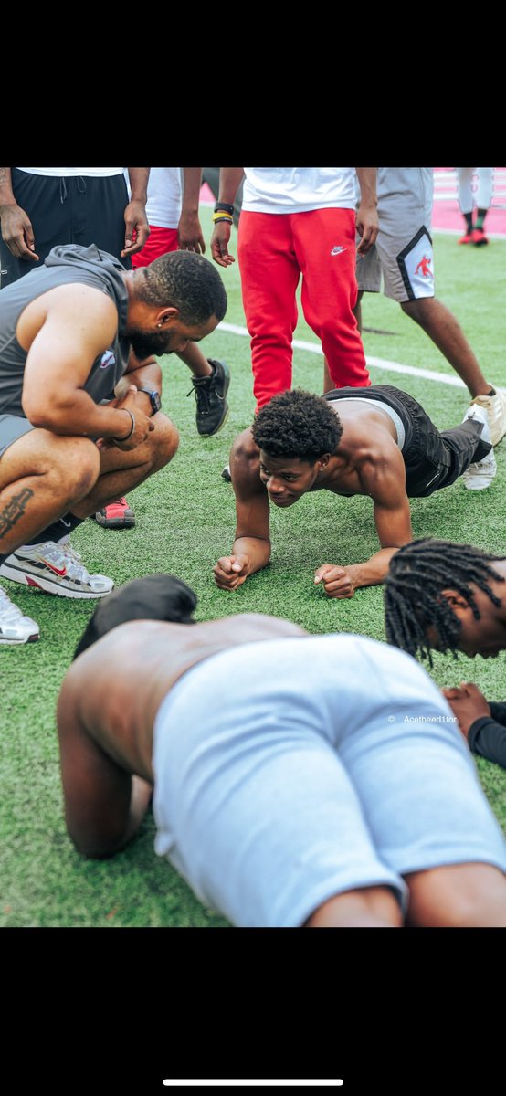 coachdgreen_'s tweet image. Living the life to the fullest, being the best example I possibly can for these young men! We in it with them, they have a village in us 🤝🏽🧬

@JsdWarriors 
@jtownfball314 

#WarriorDNA
#JenningsFootball
#ittakesavillage