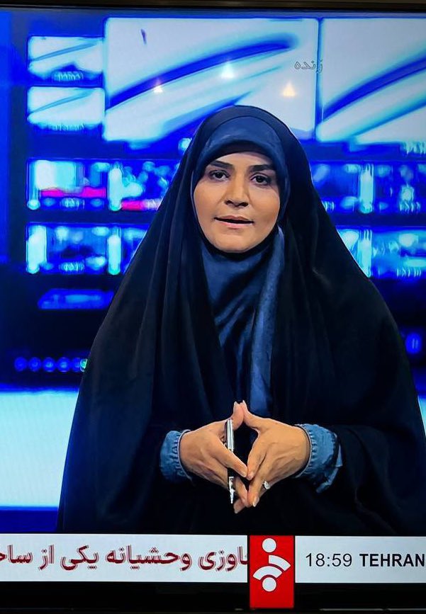 این چهره زن ایرانیه که ۵ دقیقه قبلش هدف حمله تروریستی بوده!!!!
زن ایرانی از خرمشهر تا سال‌های ترور تا سالها سختی های اقتصادی تا همین امروز تو جنگ با اسراییل حرومزاده ثابت کرد تو دنیا نظیر نداره. 
افتخار میکنم ما حلال زاده از شیر زنان ایرانی هستیم. زنده باد ایران ❤️❤️❤️❤️