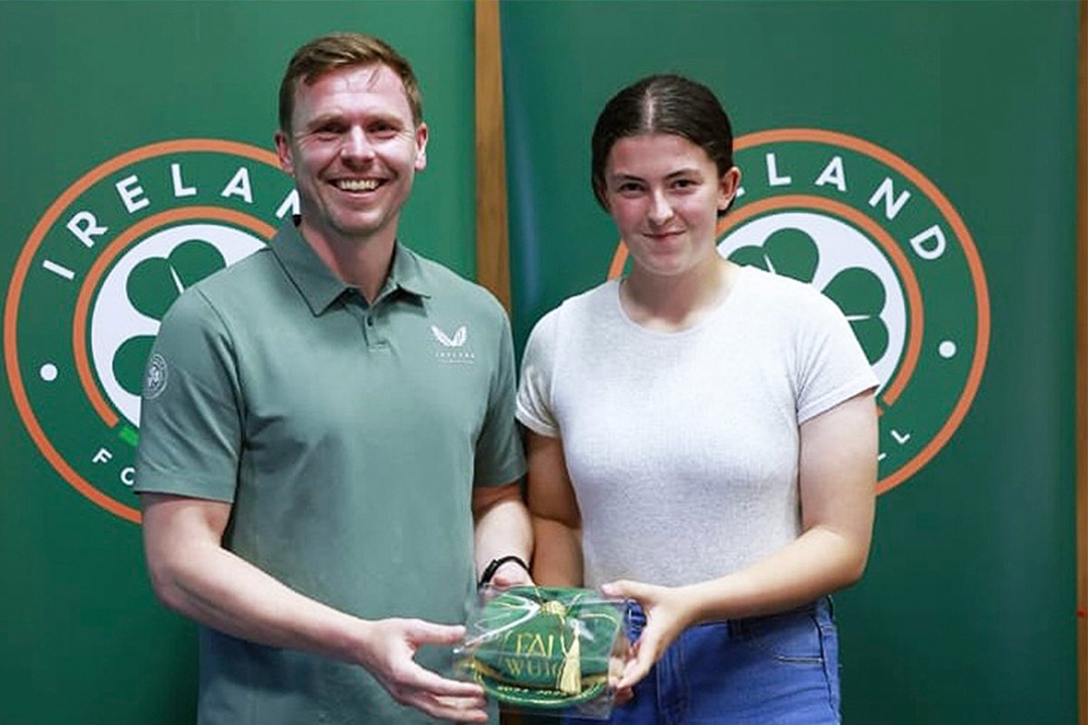 🇮🇪 Congratulations to Molly Kirwan and Lucy Doyle-Farrington who were presented with their Ireland WU16 caps at a special event at FAI HQ in Abbotstown yesterday.

Ireland WU16 Head Coach Tom Elmes making the presentation to the girls.

Well done Molly and Lucy!
