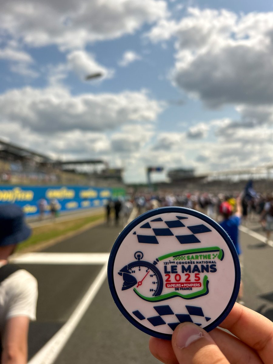 Retour en image sur les 24 Heures du Mans qui se sont déroulées du 11 au 15 juin !
L’écusson officiel du 131ème Congrès national des sapeurs-pompiers de France a pu rencontrer les 332 000 spectateurs présents.

📷EN PÔLE POSITION POUR LE CONGRÈS 2025 📷