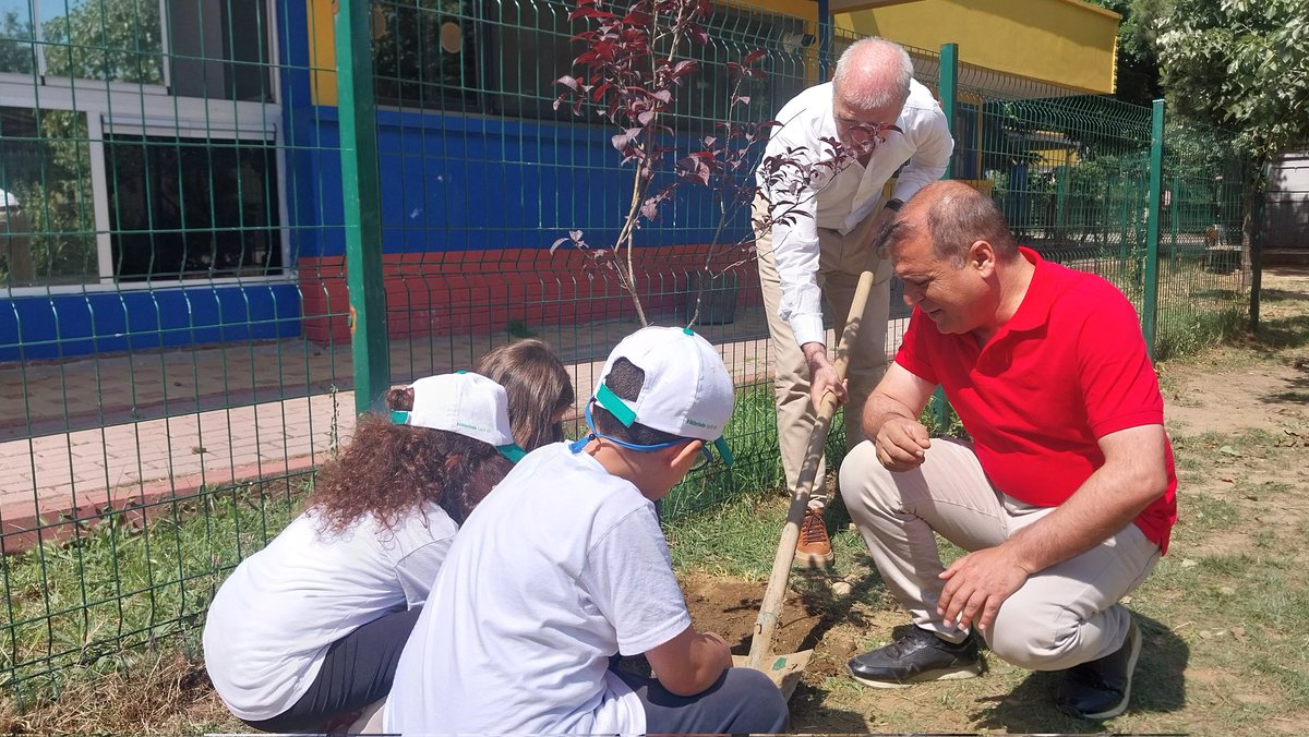 Osmangazi_MEM's tweet photo. İlçe Milli Eğitim Müdürümüz Metin Sezer
Şube Müdürlerimiz Hasan Ali Tüzen ve Kahraman Şık

Türkiye Çevre Haftası Orman Benim etkinliği çerçevesince Sait Ete İlkokulu öğrencileri ile bir araya geldiler🌳🌲

@tcmeb @Ali_Partal @MetinSEZER_16 @kahraman47_s @hasanalituzen @Saiteteilk https://t.co/wpUksmKVlQ