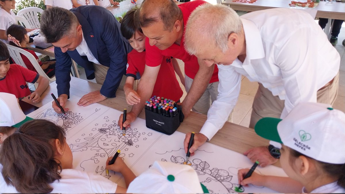 İlçe Milli Eğitim Müdürümüz Metin Sezer
Şube Müdürlerimiz Hasan Ali Tüzen ve Kahraman Şık

Türkiye Çevre Haftası Orman Benim etkinliği çerçevesince Sait Ete İlkokulu öğrencileri ile bir araya geldiler🌳🌲

<a href="/tcmeb/">Millî Eğitim Bakanlığı</a> <a href="/Ali_Partal/">Ali Partal</a> <a href="/MetinSEZER_16/">Metin SEZER</a> <a href="/kahraman47_s/">Kahraman Şık</a> <a href="/hasanalituzen/">hasanali</a> <a href="/Saiteteilk/">BTSO Sait Ete İlkokulu</a>