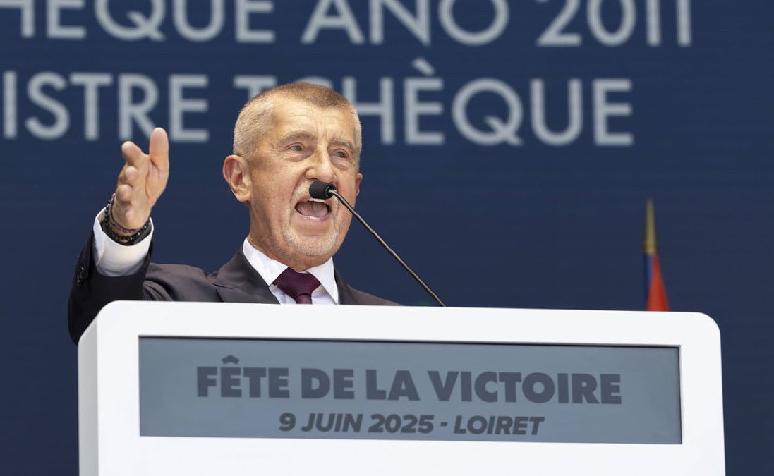 Putin's favorite candidate in the upcoming Czech elections today with an unfortunate microphone incident.