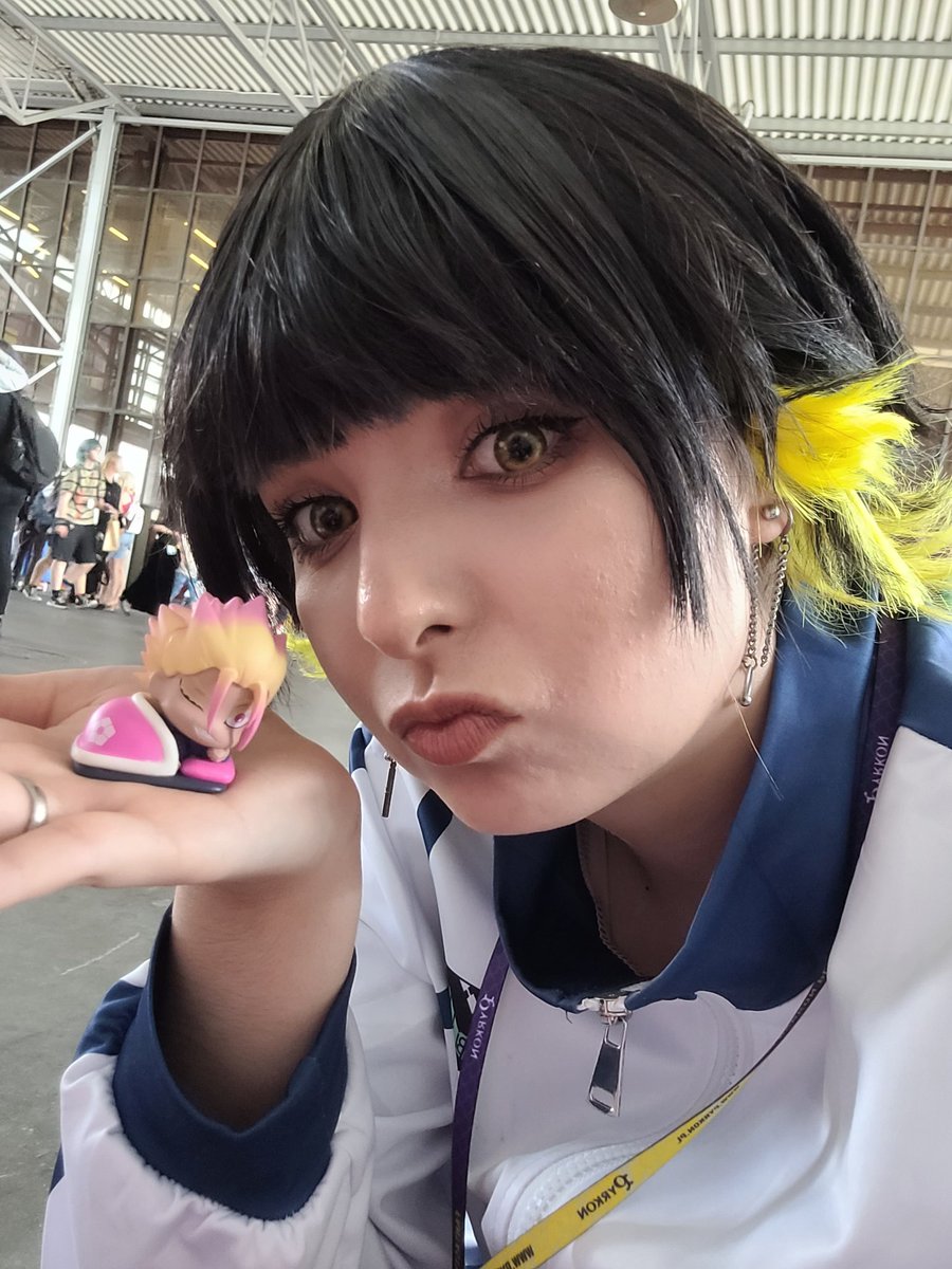 furryoonkoo's tweet photo. nie kupilam prawie nic na pyrkonie ale chociaz trafilam shidou goat💪❤️‍🔥❤️‍🔥 https://t.co/RlTWBnPGND