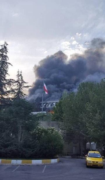 العدو الذي يقصف مبنى الإذاعة والتلفزيون لا يخاف الصاروخ فقط وإنما يخاف الكلمة الجريئة الشجاعة.
العدو الإسرائيلي الذي قصف مبنى الإذاعة والتلفزيون في إيران هو عدو متخصص في الإرهاب ضد المدنيين.
عدونا حرب على المدنيين في غزة ولبنان وسوريا واليمن والضفة الغربية وإيران.