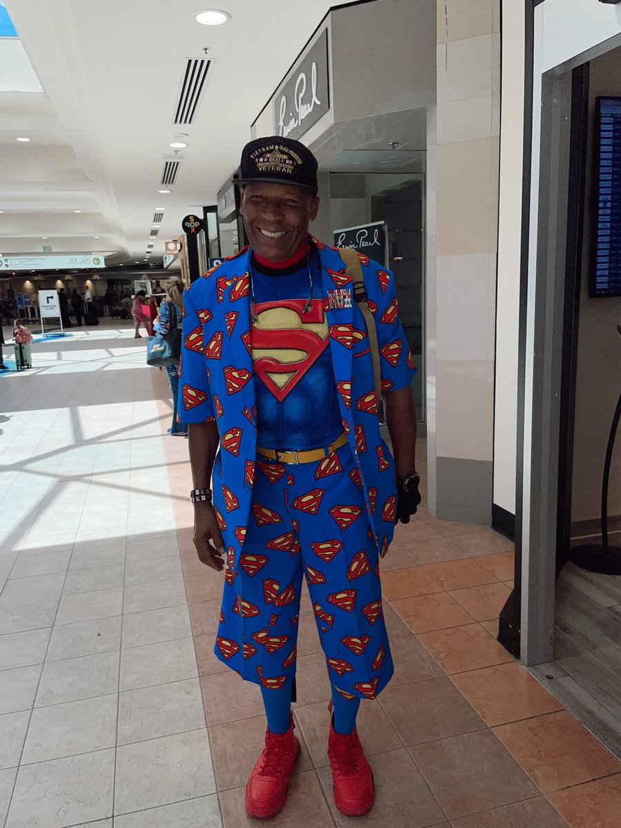 🦸‍♂️SPOTTED: Terminal A’s very own Man of Steel(ish) style!

This traveler turned heads and lifted spirits with a look that says Superman meets runway. Cape or not, we salute the confidence, and the service. 🇺🇸💥

SMF: where fashion takes flight.