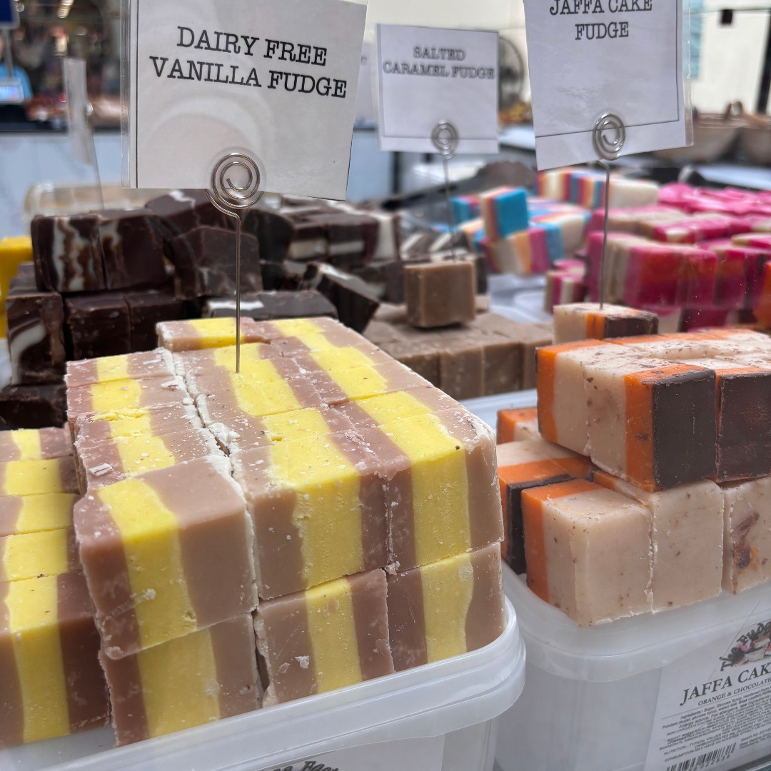 The O'Snack stall is back at The Belfry Shopping Centre! 🌰🫒🍬 From crunchy nuts and savoury olives to sweet treats, it's the perfect place for a snack on the go! 

#OSnack #SnackTime #TheBelfry