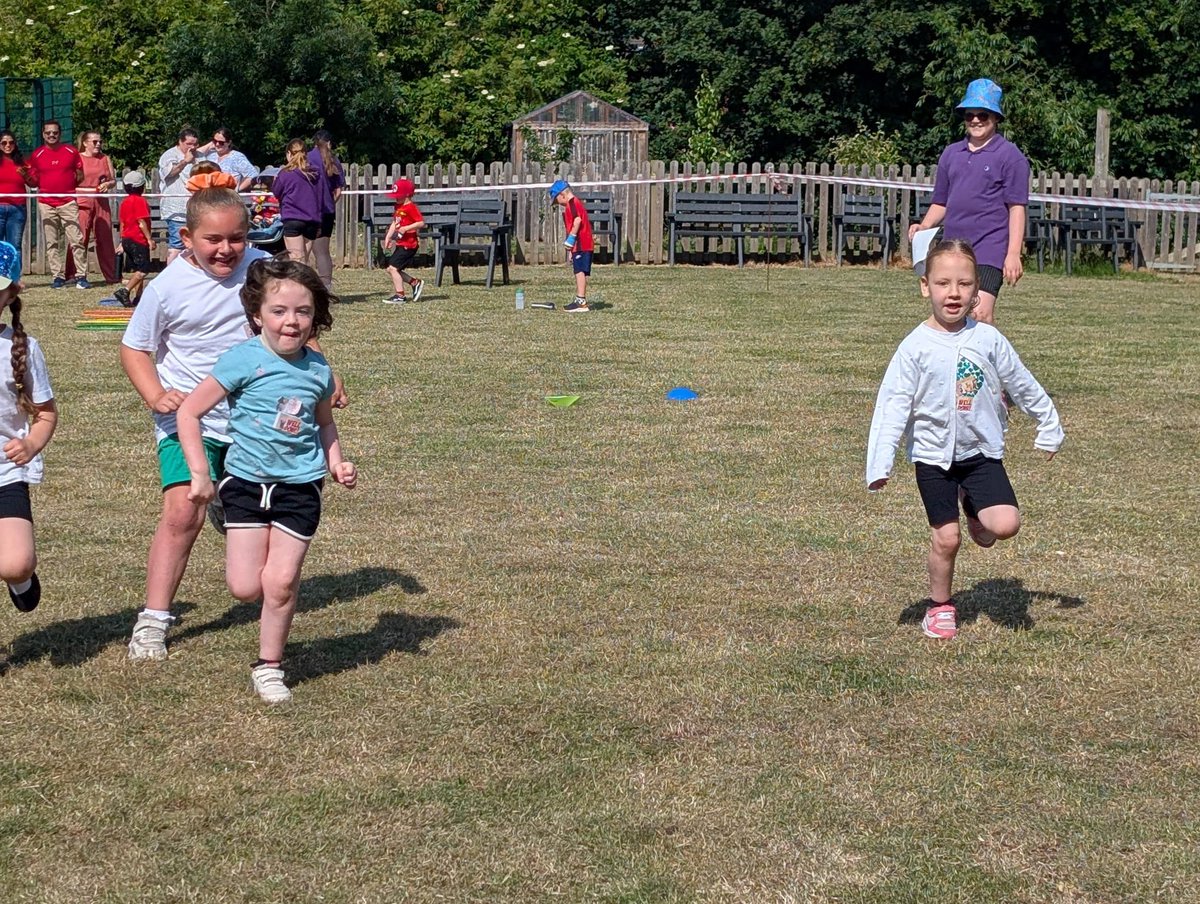 Norbridge_PE's tweet image. Well done to all our super F1 and F2 children on a fantastic first sports day of the week today! You are all winners! 🙌🏻🏆🥇🥈🥉🏆🙌🏻 @CarleClass @F2JudithKerr @JillMurphyClass