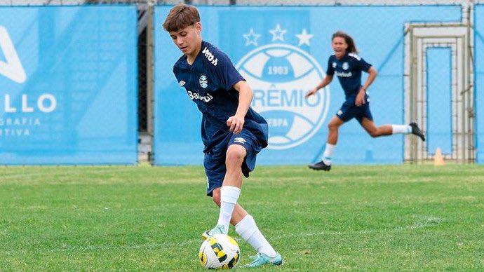 🚨🚨🚨🚨• كاليل دورنيليس - صحفي : 

القادسية في مفاوضات رسمية مع غريميو للتعاقد مع اللاعب جيفينيو