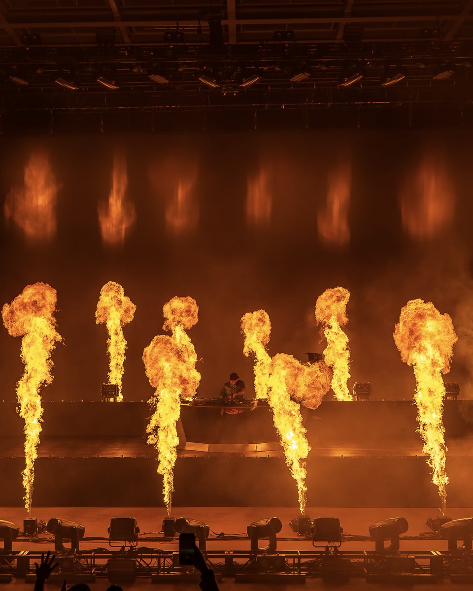 ILLENIUM's tweet image. Red Rocks let’s go! 🐦🔥 Sign up for presale access here: laylo.com/illeniumredroc…