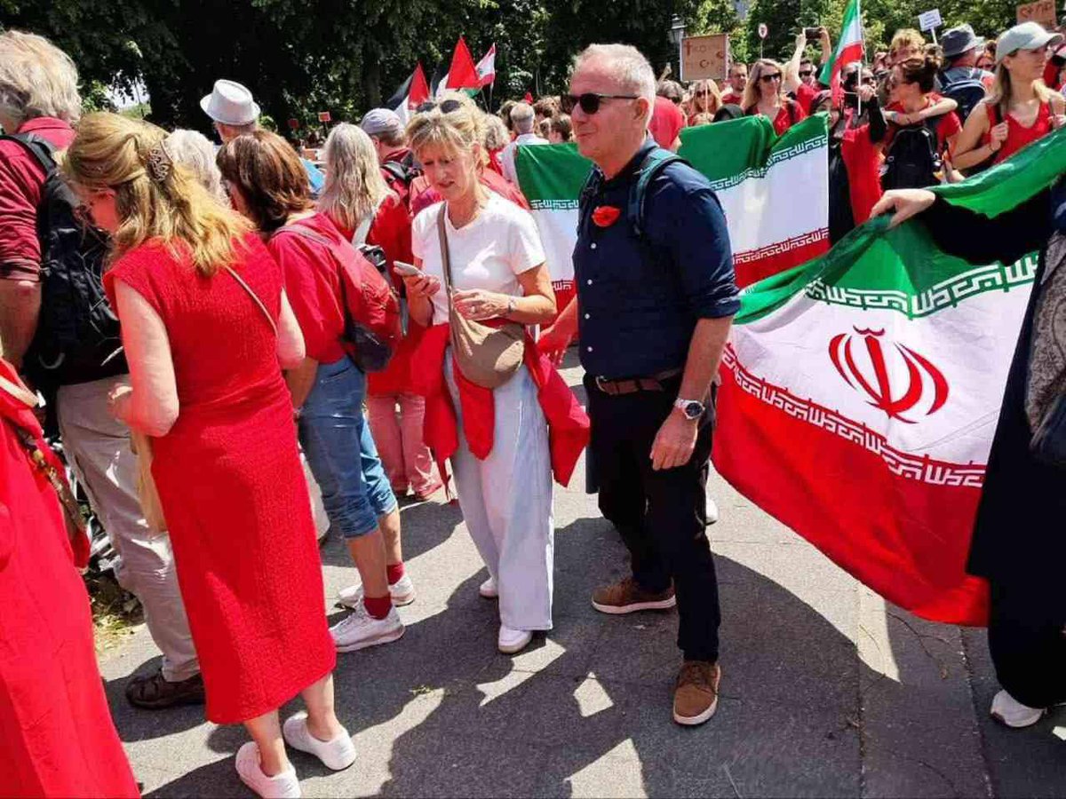 SprinterPress's tweet photo. 🇮🇷 A rally in support of Iran is taking place in the Netherlands. https://t.co/Lc1nAxl46q