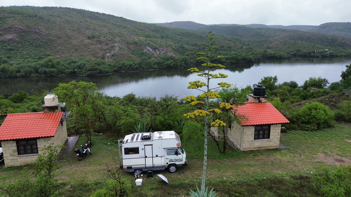 Bandera les saludamos respetuosamente en este día lluvioso desde Madho Hidalgo en este peregrinar del Norte 9.0