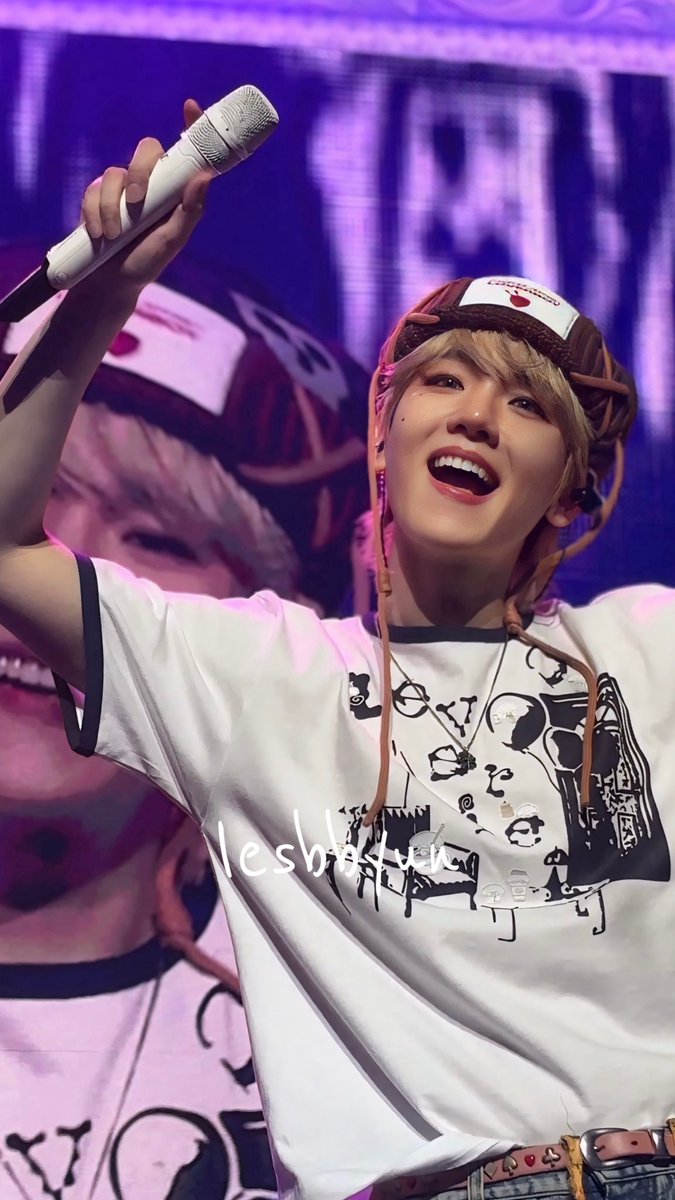 beakhyunies's tweet photo. i hope he felt as loved here in brazil as much as i love him 🤍
#ReverieSAOPAULO https://t.co/tIZPyWzDh7