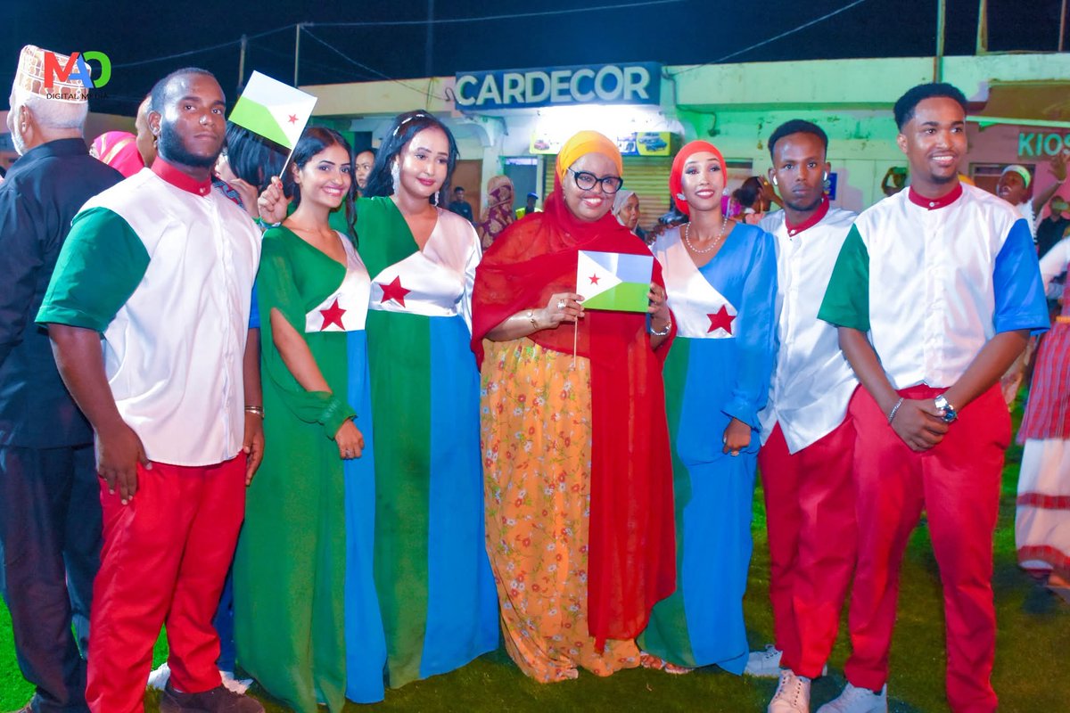 hibo_dr's tweet photo. Je tiens à féliciter les stars des jeunes talents 3 qui ne ménagent aucun effort pour prêter main forte aux animations de la Caravane des Festivités Nationales en interprétant des chants patriotiques dans les trois langues : somali, afar et arabe. 
#Djib_48éme https://t.co/D5Y5J5XrDs
