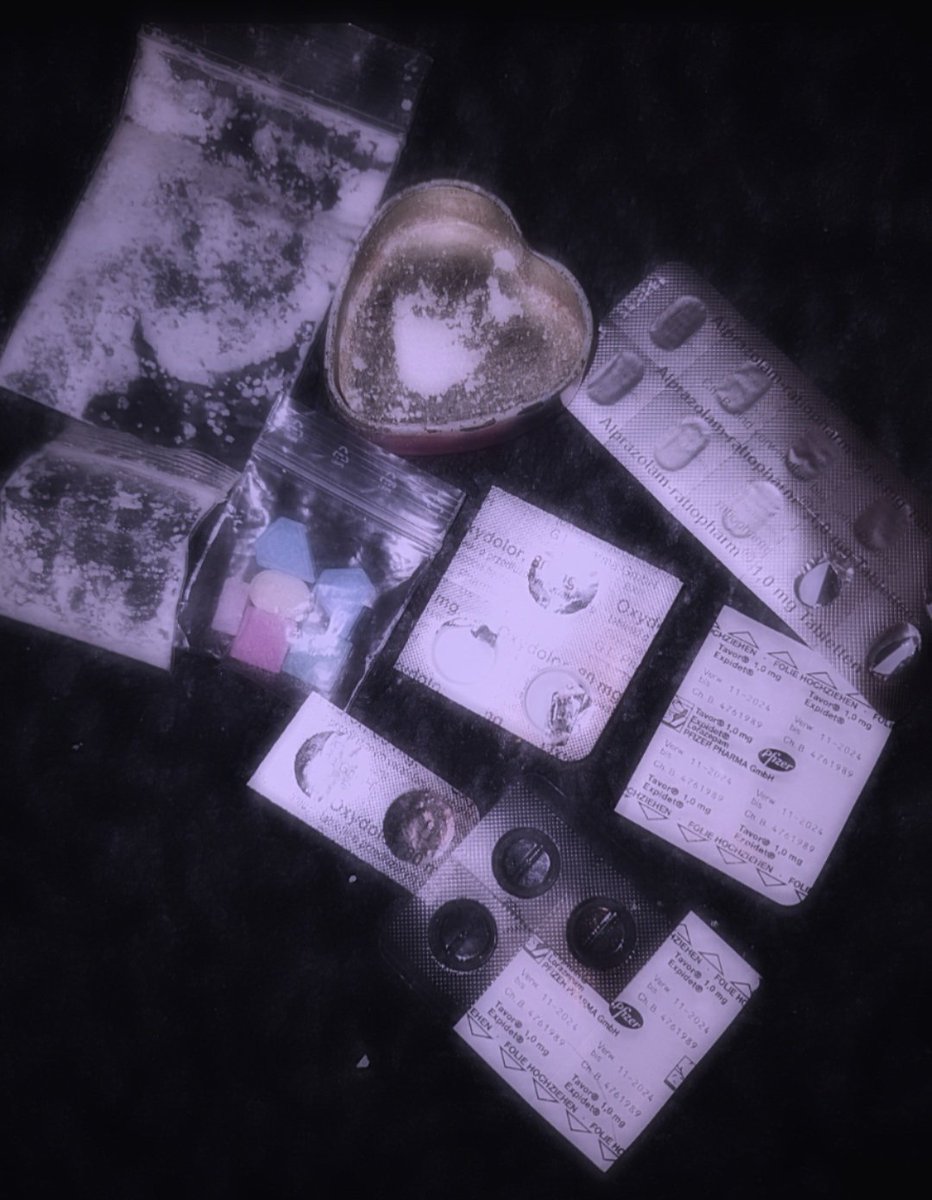 al01s_'s tweet photo. #oxycodone #oxy #oxydolor #alprazolam #alpras #alpraz #xanax #xans #lorazepam #tavor #opiod #opiods #benzo #benzos #benzodiazepines #ecstasy #mdma #drugtwt #menhera #メンヘラ #pills https://t.co/JunPhD0Anh