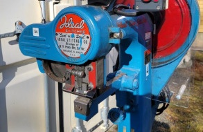IdealStitcherCo's tweet photo. Stitcher acting up? 🧵 99% of issues trace back to the wire guide!

Quick Tip: Align &amp; clean for smooth operation. Small fix, big impact!

Need expert help? Call (773) 486-4141

#IdealStitching #StitchingTips #Maintenance #DowntimeSolutions #B2B #Manufacturing https://t.co/A5fpzYKGtK