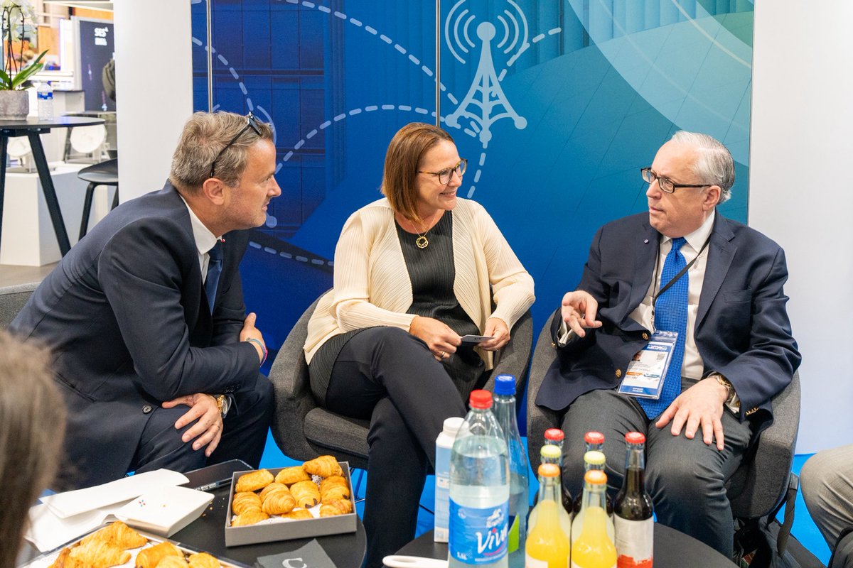 Xavier_Bettel's tweet photo. 📍Paris for the 55th @salondubourget 🚀 Europe is investing more in its own defense — and Luxembourg is stepping up. Proud to see 20 Luxembourgish companies at our 🇱🇺 pavilion and to announce the creation of LuxDefence asbl, our new defense industry association. #SalonDuBourget https://t.co/xtQjFiurwK
