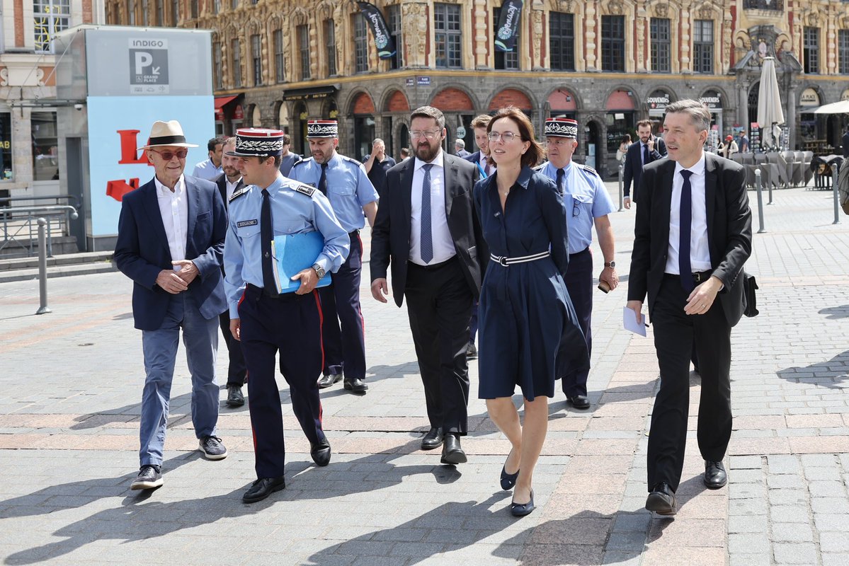 Aujourd’hui à Lille, j’ai annoncé au nom du Gouvernement la candidature de la France pour accueillir la future autorité douanière européenne.

Ville de savoir-faire, de formation et d’innovation, carrefour des échanges entre l’Union européenne et le Royaume-Uni, Lille et sa
