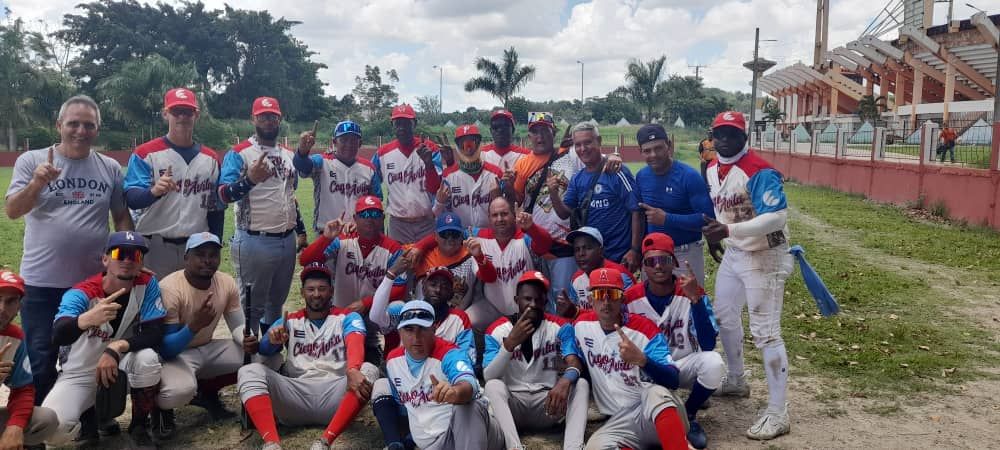 Equipo de Softbol de <a href="/ETECSA_Cuba/">ETECSA</a> #CiegodeAvila se corona campeón del Torneo Eliecer O¨Connor In memoriam, tras vencer a Comercio Villa Clara 11X0. Felicidades campeones
#AvileñosEnLinea #LatirAvileño
