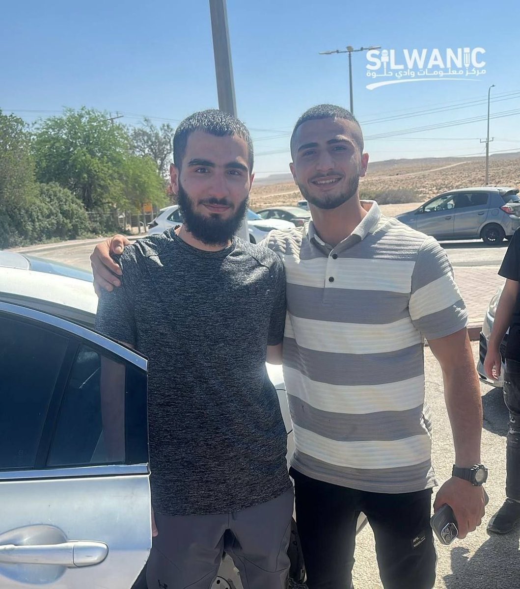 قوات الاحتلال تفرج عن الأسير حمزة الطويل من بلدة سلوان بعد اعتقال استمر عامين.