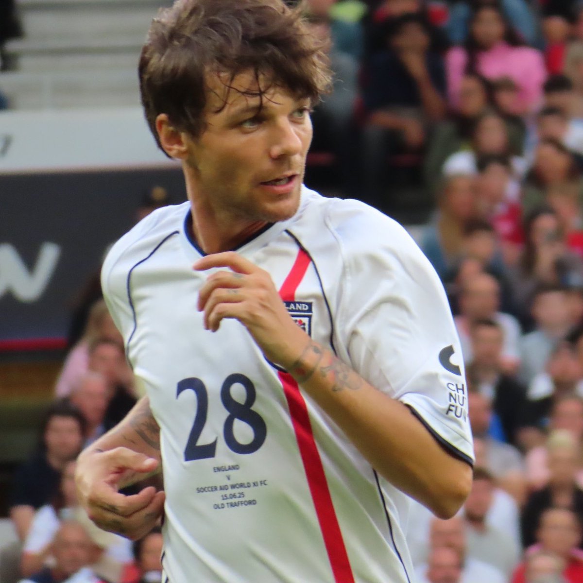 Iouistrings's tweet photo. sweaty fringe Louis save me https://t.co/JKINPpuUk5