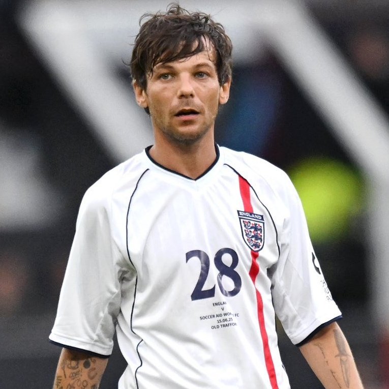 Iouistrings's tweet photo. sweaty fringe Louis save me https://t.co/JKINPpuUk5