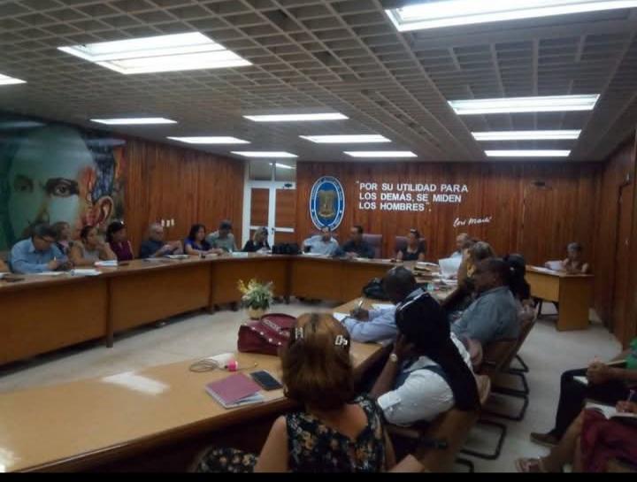 En desarrollo el Consejo de Dirección de la <a href="/UNICACu/">Universidad de Ciego de Ávila</a> para evaluar el cumplimiento de la Est. de formación doctoral, rendición de la Comisión de Postgrado, aprobación de títulos de oro, mejores graduados, premios al mérito científico,  programa de graduación y análisis económico.