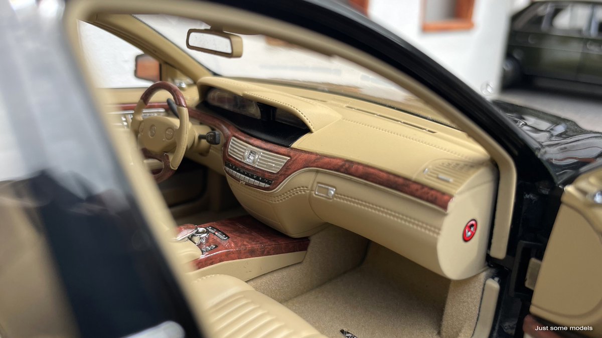 justsomemodels's tweet photo. 1:18 Mercedes-Benz W221 S600L, Obsidian black - Motorhelix, interior
#mercedes #benz #mercedesbenz #mercedesv12 #w221 #sclass #sklasse #s600 #s600l #luxury #luxurycars #v12 #118scale #diecast #modelcar #miniature #motorhelix #jsm #justsomemodels https://t.co/7AF0cv0dsb