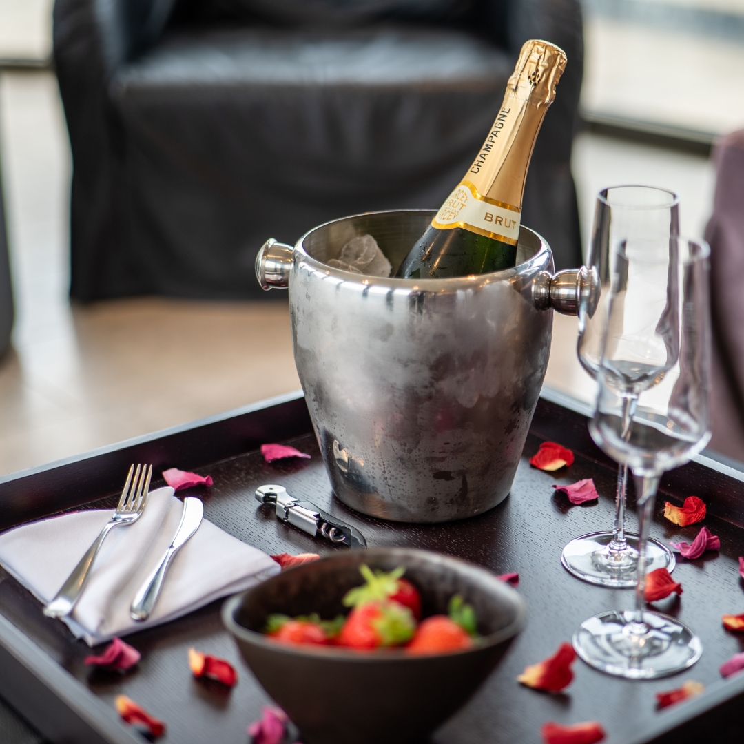 At Roch Castle, our team is dedicated to making your stay unforgettable. Our proposal packages take the stress out of planning, with customisable options tailored just for you.

Find out more - ow.ly/EXYc50W4WGN

#rochcastle #celticcollection #castle #proposal