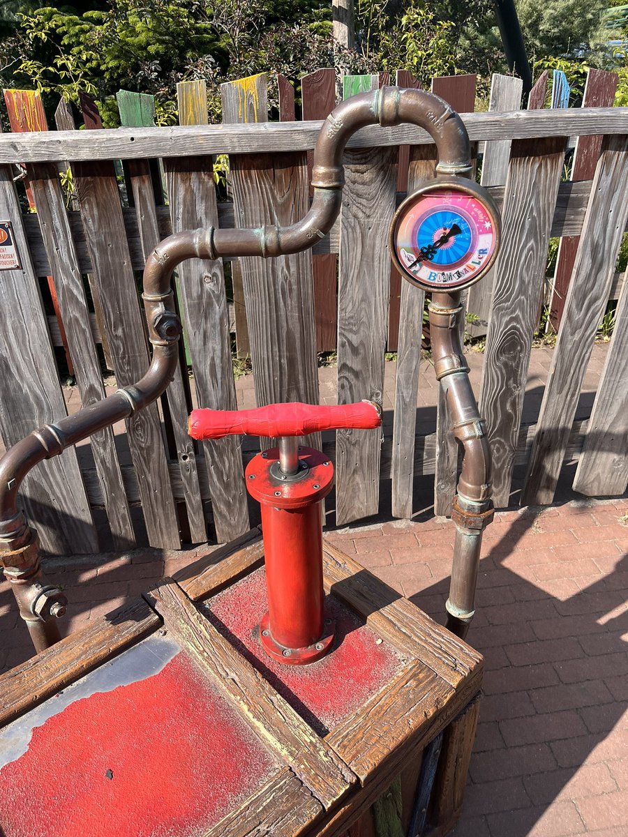 parkreporter22's tweet photo. De boemknaller is bij t handvat van Rode Tape Voorzien én doet het niet áls je m aanzet! @NielsKooyman @Coshira_ @cindy_ve @Efttalk @KBoodschap 

#efteling #maxundmoritz #anderberg https://t.co/NQpL2GkIS6