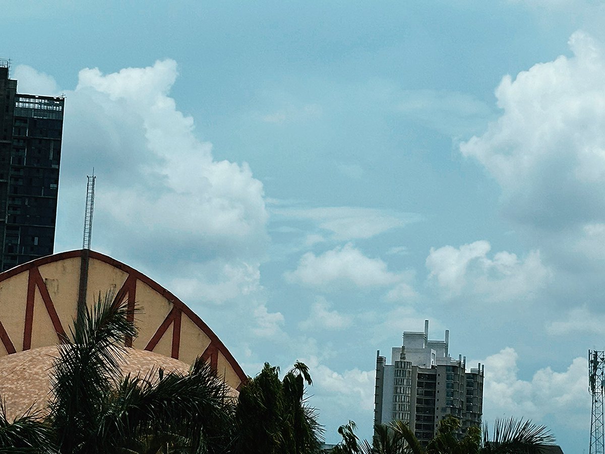 #skyフレンド募 #raincloud #afternoon #iphonephotography #urban #streetphotography #photopoetry