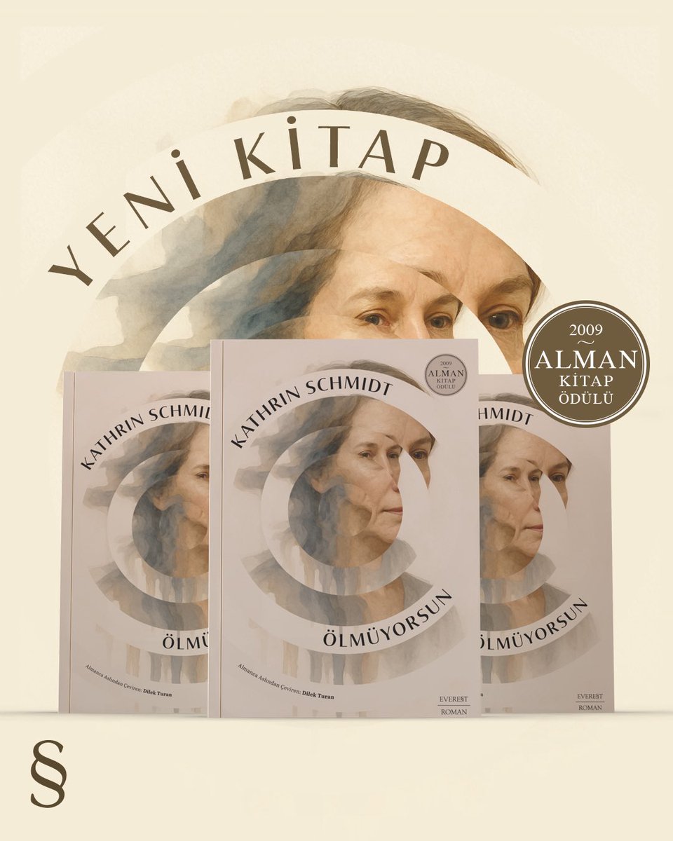 EverestKitap's tweet photo. Kathrin Schmidt’in 2009 yılında Alman Kitap Ödülü’ne layık görülen romanı Ölmüyorsun, bir kadının sıfır noktasından hayata yeniden tutunma çabasını anlatıyor. Felç geçirdikten sonra hafızasını kısmen yitiren Helene, geçmişin parçalarını birer birer toplamaya çalışırken, bugünü de yeniden kuruyor. Hafıza ile kimlik arasındaki ince çizgide yürüyen bu roman, hem içsel hem de zamansal bir yolculuk.

Yazarın kendi deneyiminden de izler taşıyan bu anlatı, hafif bir mizah duygusunu elden bırakmadan hafızanın karanlık labirentlerine cesurca adım atıyor. Schmidt, dilin gücüne ve anıların değiştirici etkisine yaslanarak kahramanını olduğu kadar okurunu da dönüştürüyor.

Biz Everest Yayınları olarak, daha önce aynı ödüle layık görülen Başkent ve Güvercinler Havalanırken kitaplarını yayımlamaktan büyük gurur duyduk. Şimdi Ölmüyorsun ile bu gururu daha da büyütmenin heyecanını yaşıyoruz.

Kathrin Schmidt’ten “Ölmüyorsun” kitap satılan her yerde!

Çeviren: Dilek Turan

https://t.co/eCBeqWWjw6 

#everestyayınları #yenikitap