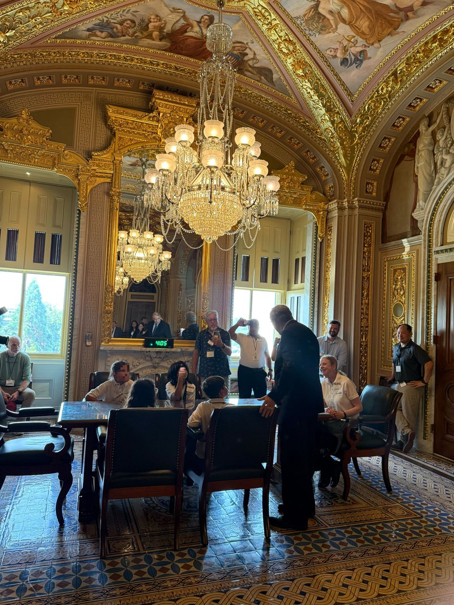 BoseDC's tweet image. @BoseDC enjoyed taking this year&apos;s #ExploraVision winners around Capitol Hill to meet with their elected officials! Congrats to all the winning students 👏